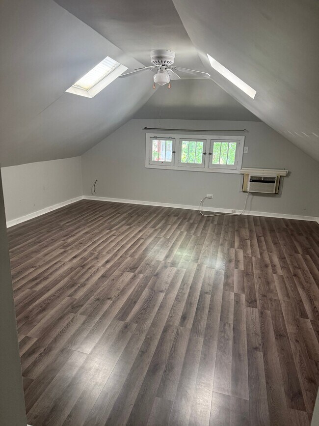 Photo - 2439 W Byron St