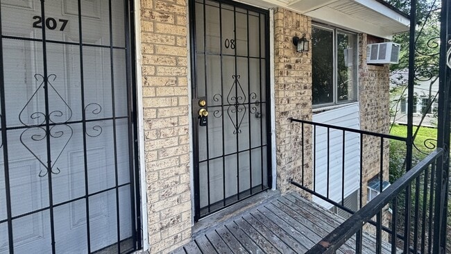 Photo - 211 Hodge St Unit 208
