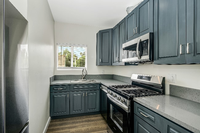 Photo - 3718-3726 First Ave. Unidad 3720