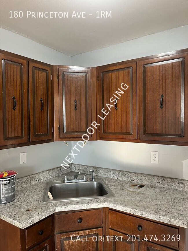 Building Photo - 180 Princeton Ave Unit 1RM