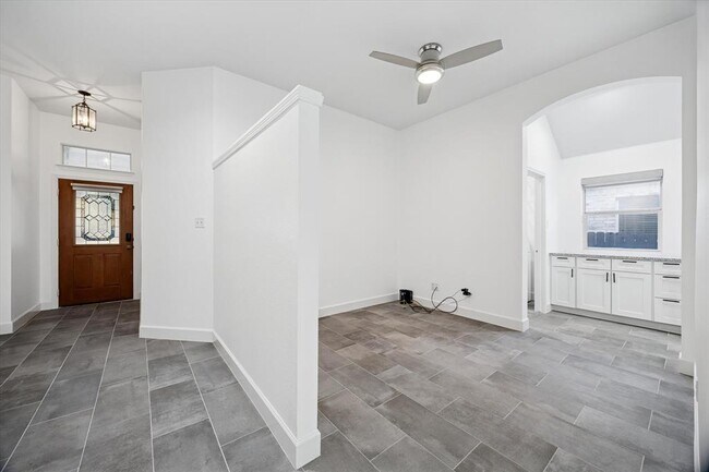 Photo - 2995 Overland St