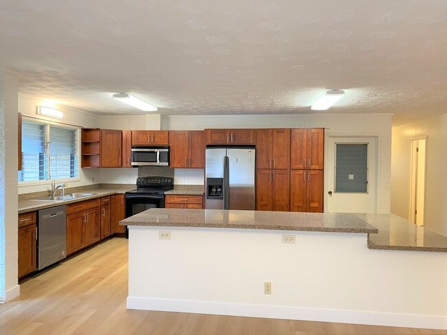 Building Photo - 2702 E Manoa Rd