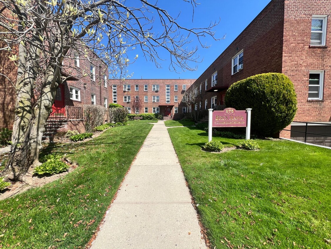 Photo - 275 Maple Ave