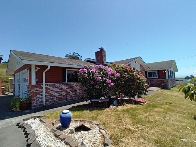 Photo - Custom House in McKinleyville with a View!
