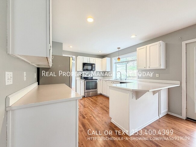 Photo - 4914 Norpoint Way NE