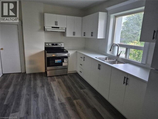 Photo - 69 Ontario St