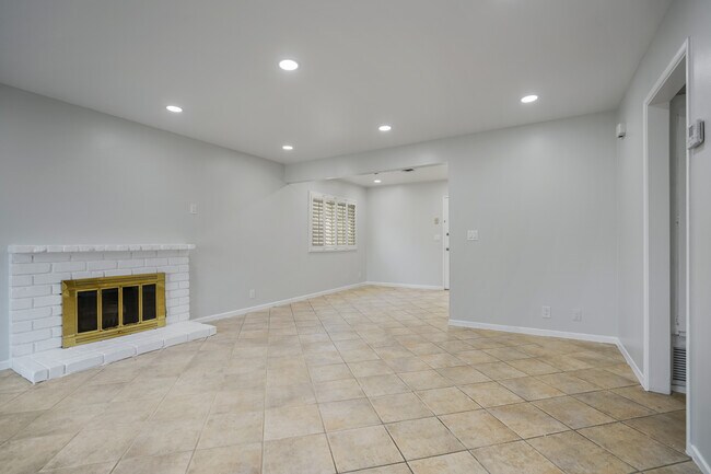 Photo - 7055 Avenida Leon