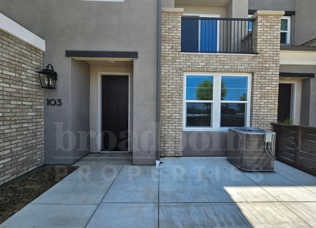 Photo - 1240 Sunrise View