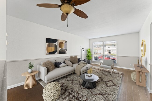 Building Photo - 2515 Shakespeare St Unit 1