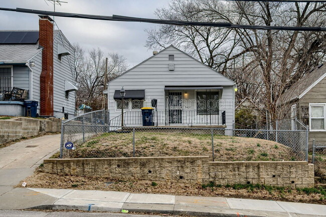 Building Photo - 3437 Jackson Ave