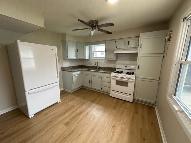 Photo - 1772 Hanover St