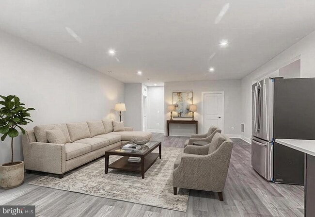 Photo - 941 Warlander Dr SW