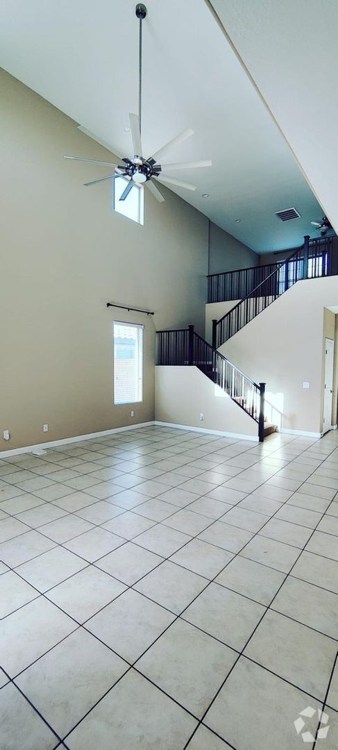 Building Photo - Stunning 4BR House in Peoria