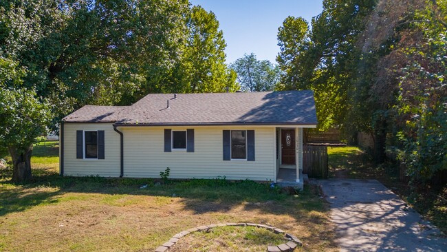 Building Photo - Charming 2-Bedroom Home with Fresh Updates in Midwest City