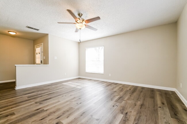 Photo - 510 Oak Creek Dr