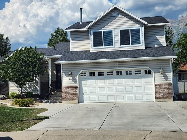 Building Photo - 976 N 40 W