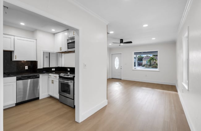 Photo - 1320 N Andrews Ave