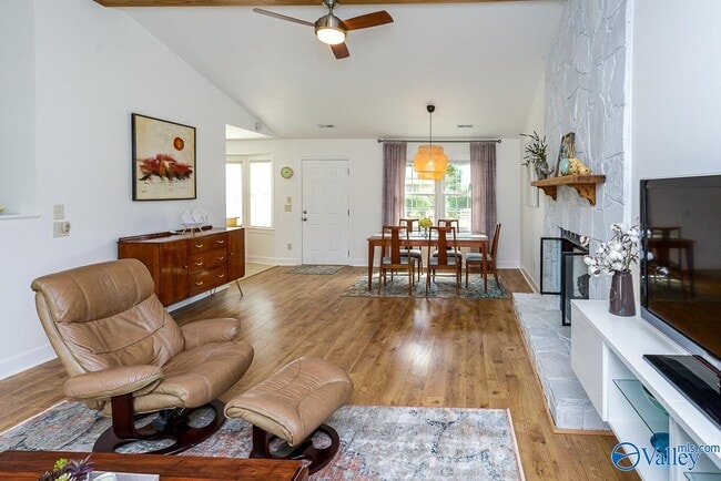 Photo - 208 S Oxford Cir