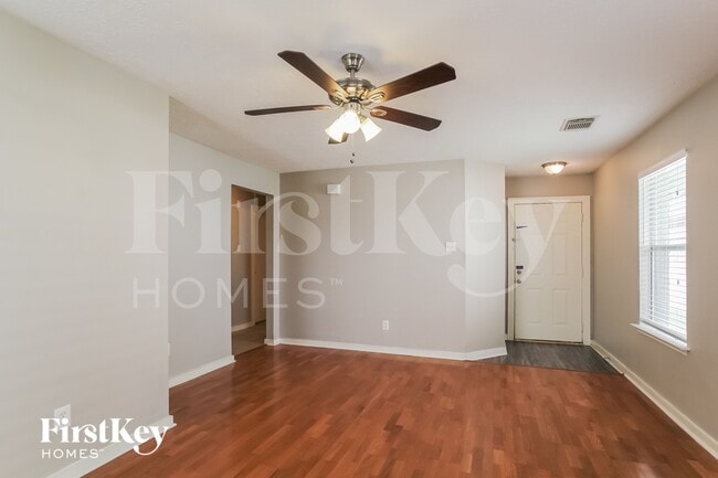 Photo - 916 Wilaby Ln