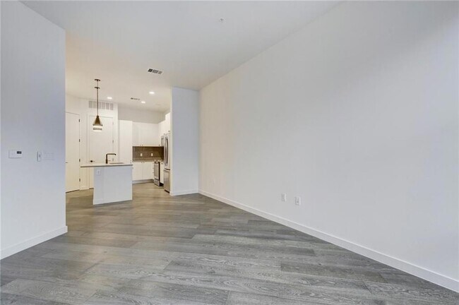 Photo - 800 Embassy Dr Unit 511