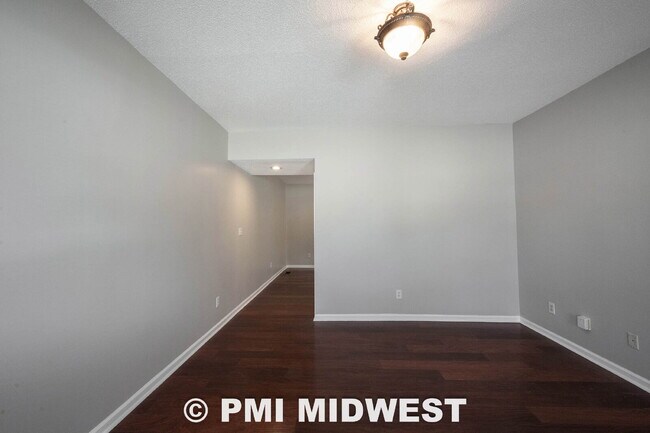 "Charming Urban Duplex Retreat: Cozy 2-Bedroom, 1.5-Bath Oasis in Vibrant Indianapolis!"