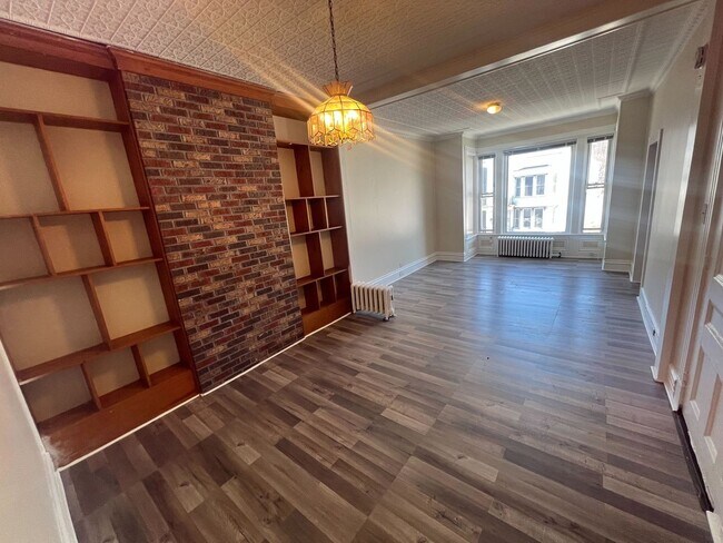 157 6th Ave Unit 2