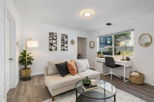 Building Photo - 1801 S Yakima Ave