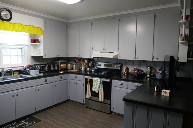 Photo - 845 Halstead Blvd