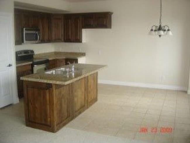 Beautiful 3 Bedroom Town Home PG! - Beautiful 3 Bedroom Town Home PG!