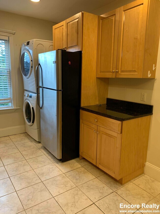 Photo - 23 Aspinwall Ave Unidad 10