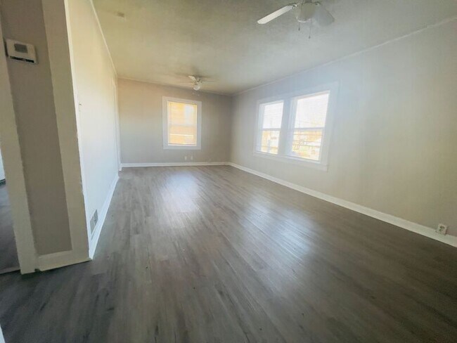 Photo - 209 S 1st St