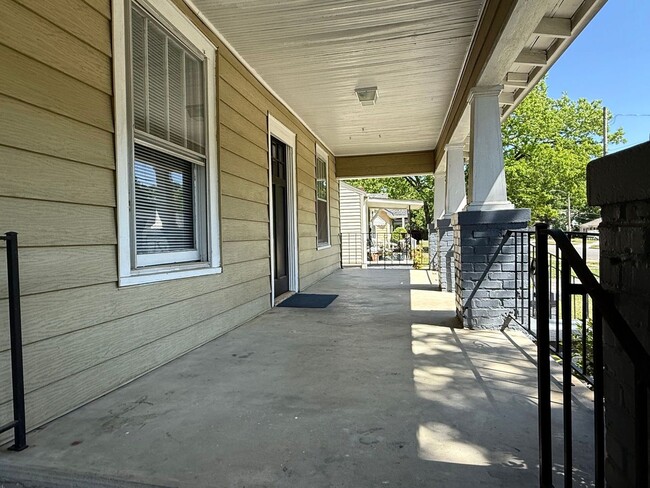 Photo - 3 Bedroom 1 Bath Home With Large Front Porch