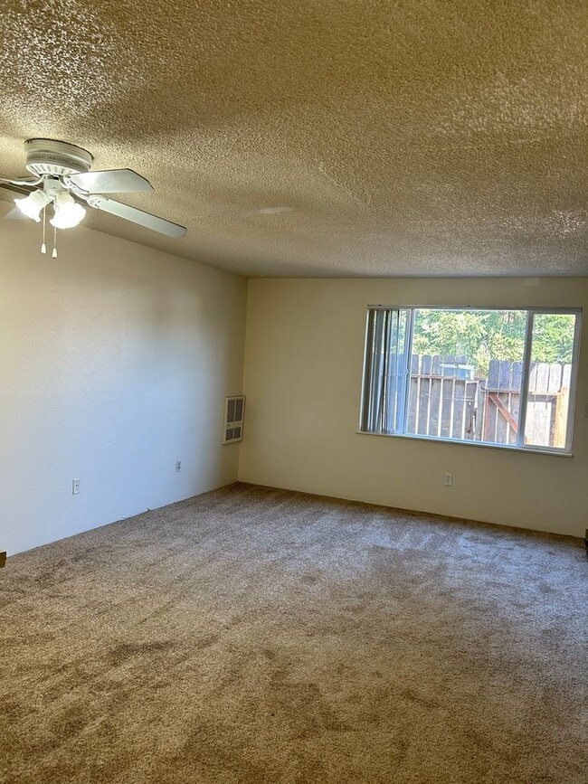 Photo - (749) Jackson Square - 2 Bedroom / 1.5 Bathroom – Albany Unit 031