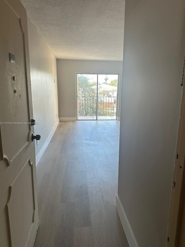 Photo - 1051 SW 1st St Unidad 303