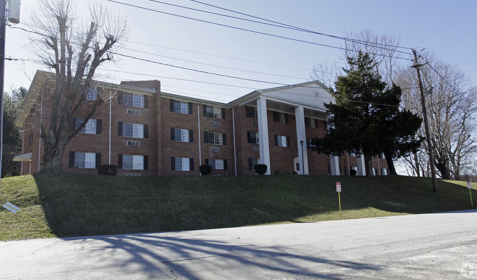 Photo - East Winds Apartments