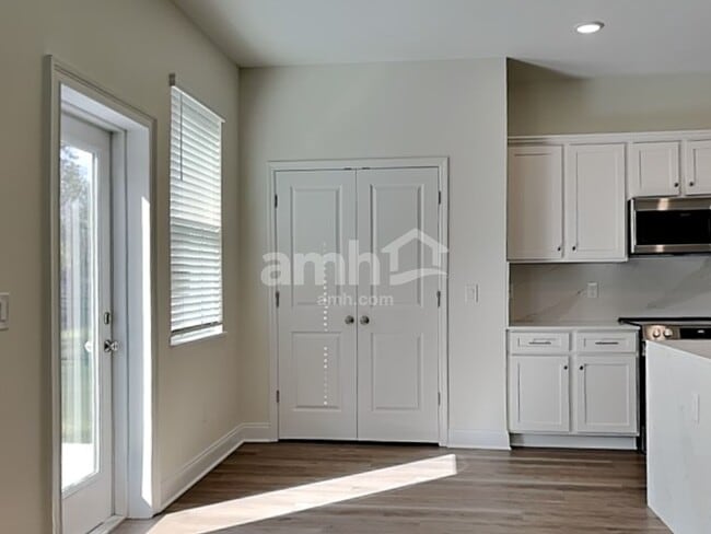 Photo - 5702 Oesterle Rd