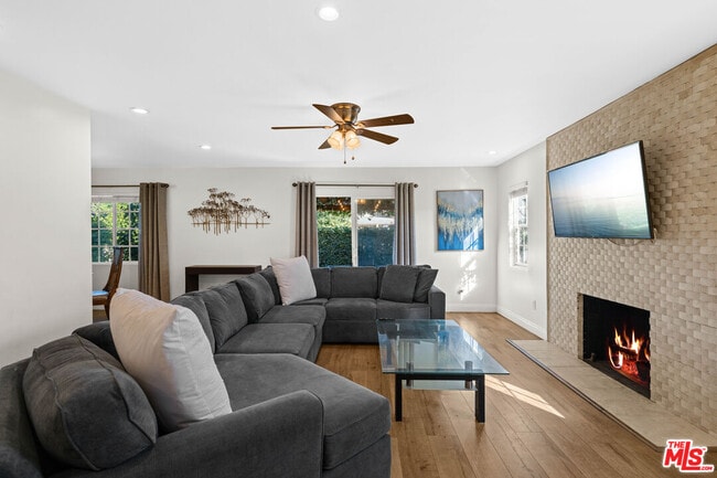 Photo - 1935 W 29th St