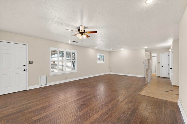 Photo - 6500 Martin Ct NE