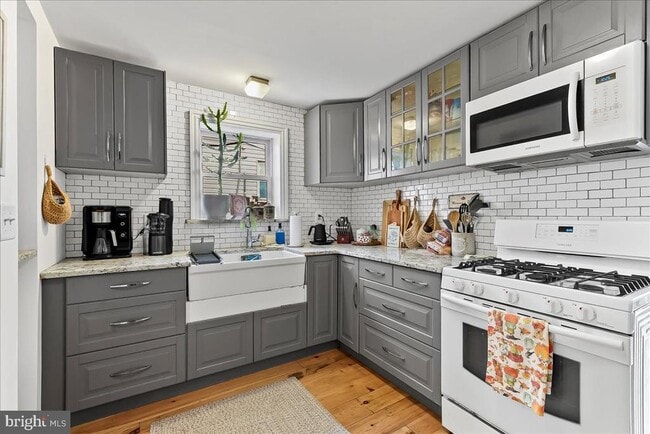 Photo - 131 E Union St