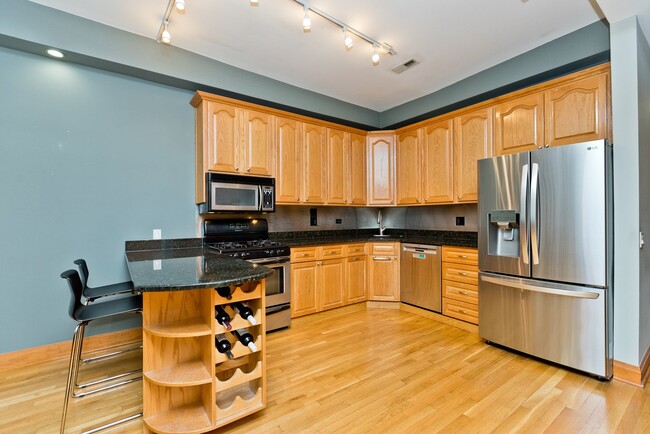 842 W Adams, Unit 2, Chicago, IL 60607 - 842 W Adams St Condo Unit 2