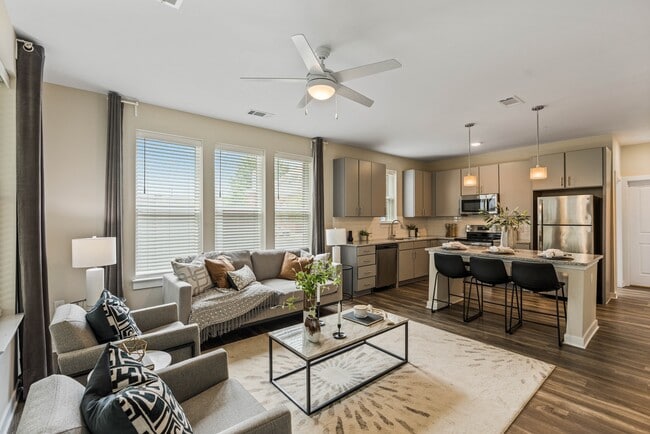 Building Photo - Varick on 7th