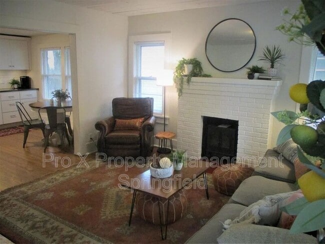 Photo - 1069 S Broadway Ave