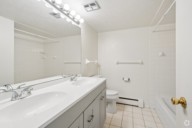 2BR, 1BA - 800SF - Bathroom