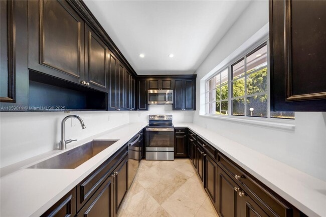 Building Photo - 1700 N Treasure Dr