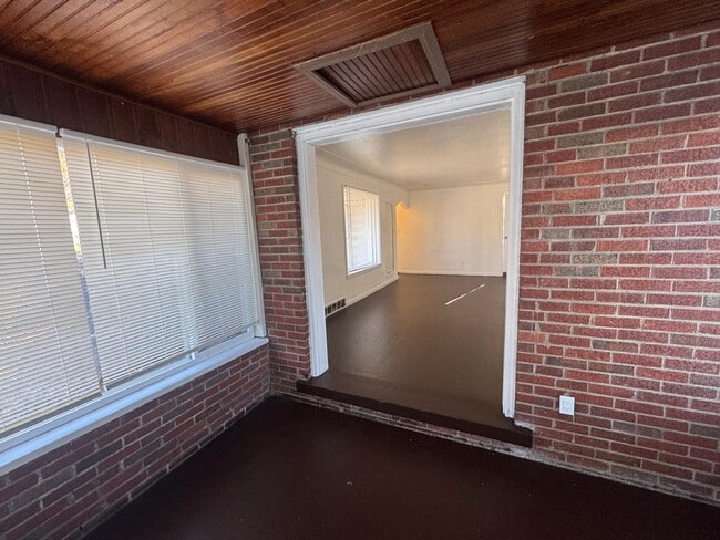 Photo - 19029 Plainview Ave