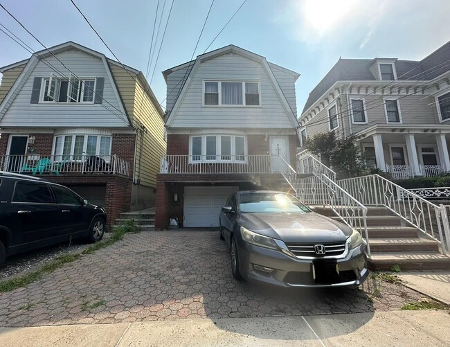 Building Photo - 88 W 8th St Unit 1 Rental