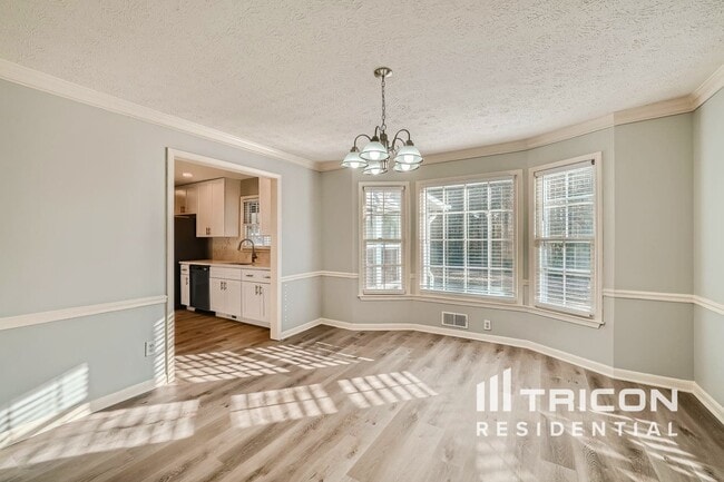 Photo - 135 Clearbrook Way