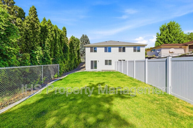 Photo - 714 W 13th St