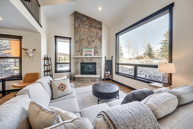 Building Photo - 44 Damselfly Lp Unit ID1383712P