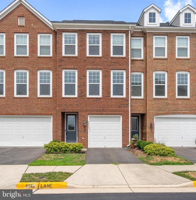 Building Photo - 42298 Lancaster Wds Sq Rental